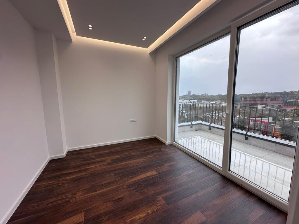 Vilë me Qera 3-Katëshe në zonën e Liqenit të Thatë , Fz Forest