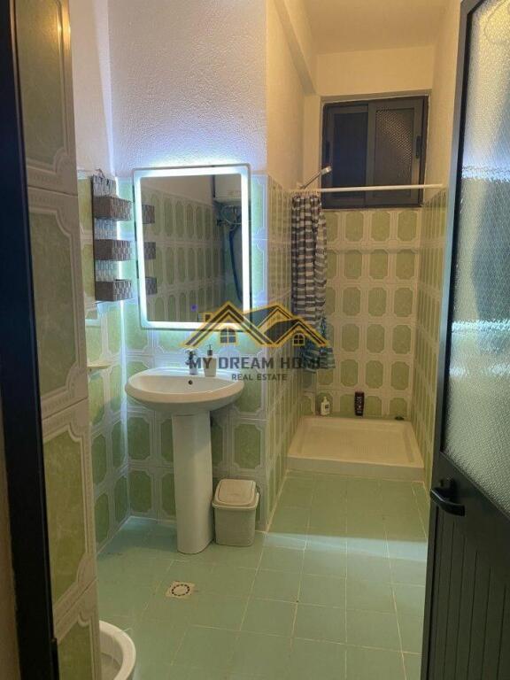 JEPET ME QERA KATI 1 I NJE VILE TEK GJYKATA