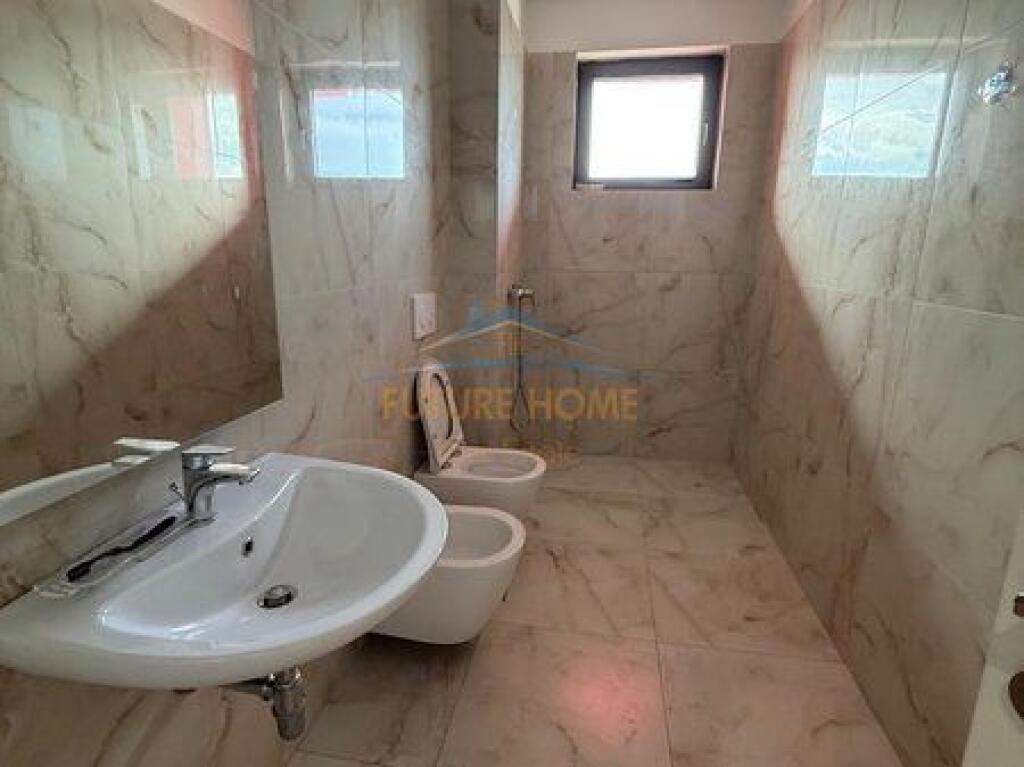 Shitet, Apartament 2+1+2,Unaza e Re, Tirane.