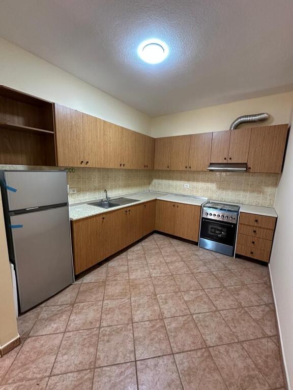 Apartament 2+1 me qera tek Komuna Parisit