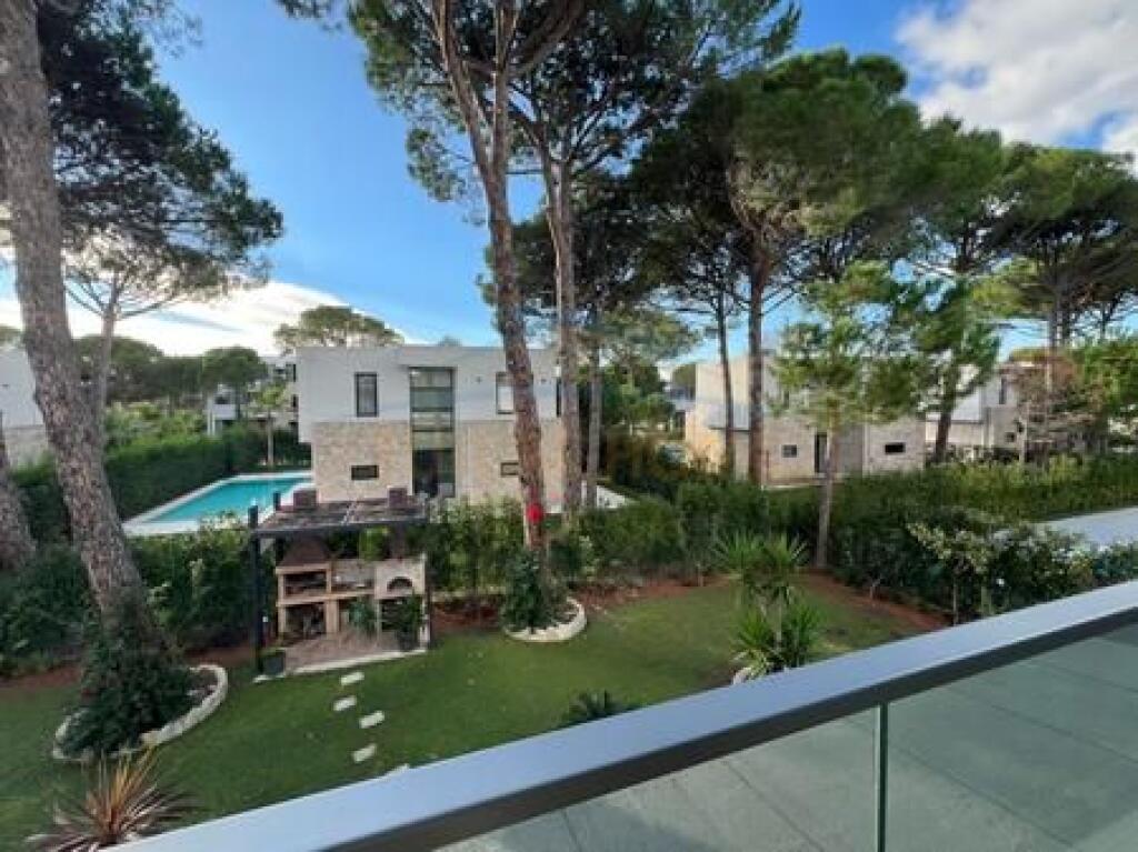 Shitet, Vilë individuale San Pietro Residence, Gjiri I Lalëzit.