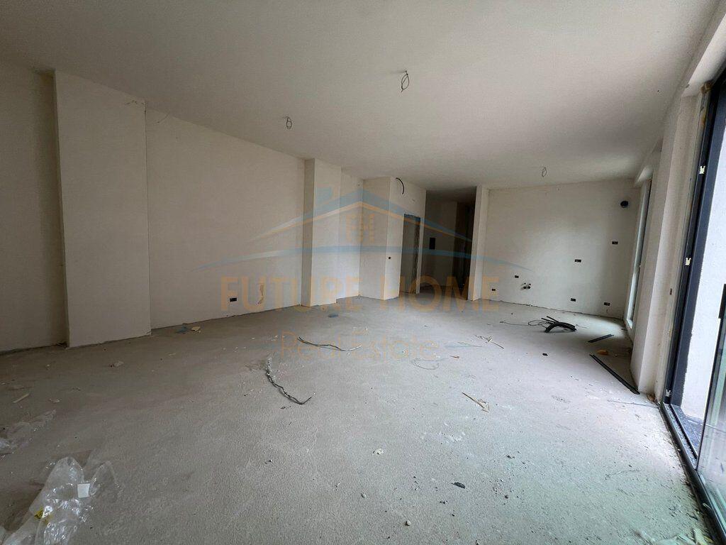 Shitet Apartament 2+1+2+2 Poste Parkimi, Tulipan Residence, Mjull-Bathore