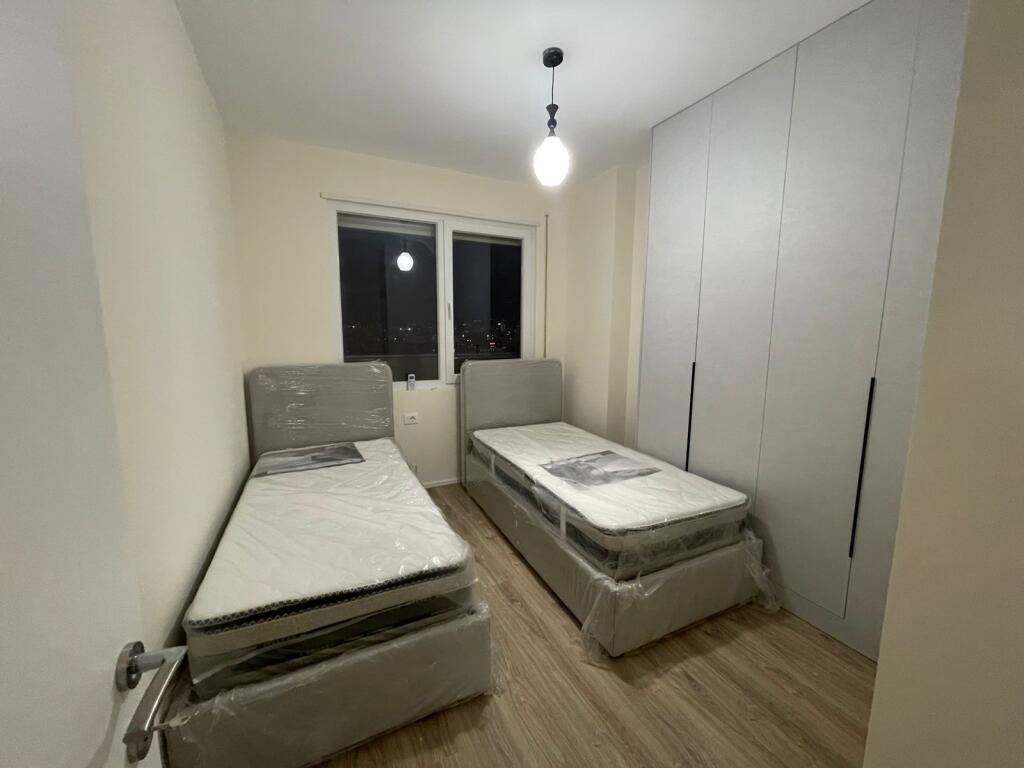 Apartament 2+1 + post parkimi tek Goldeen Park !