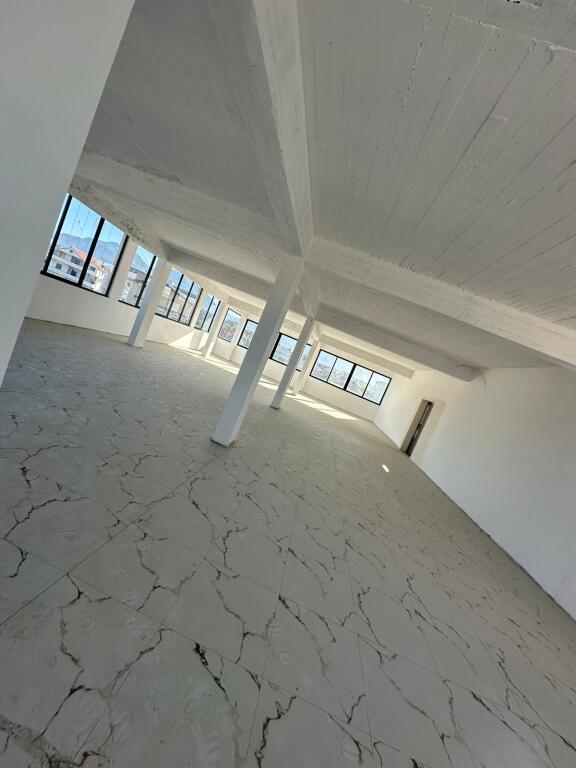 Jepen me qera 2 kate per Ambjent Biznesi , Paskuqan 2 rruga Abdyl Elmazi 1500 Euro