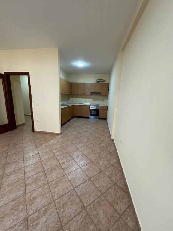 Apartament 2+1 me qera tek Komuna Parisit