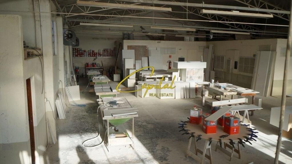 MAGAZINA ME QERA 260 M2 SAUK 1.500 EURO