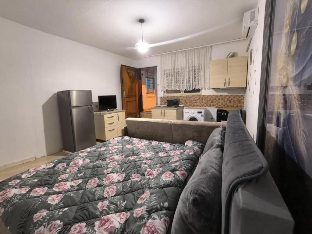 Jepet me qira garsoniere në kinostudio