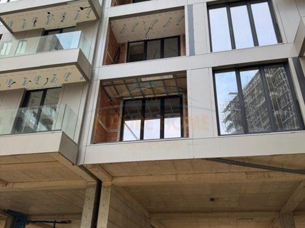 Shitet, Apartament 2+1+2+Depo,Kompleksi "Golden Gate", Pranë Maternitetit të Ri