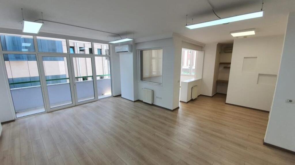 🏡 Office space for rent near the Twin Towers, Bllok