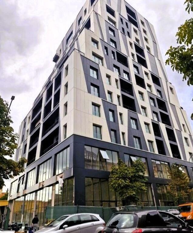 NJËSI SHËRBIMI PËR KLINIKË OSE ZYRA ME QIRA BUZE RRUGES SE BARRIKADAVE