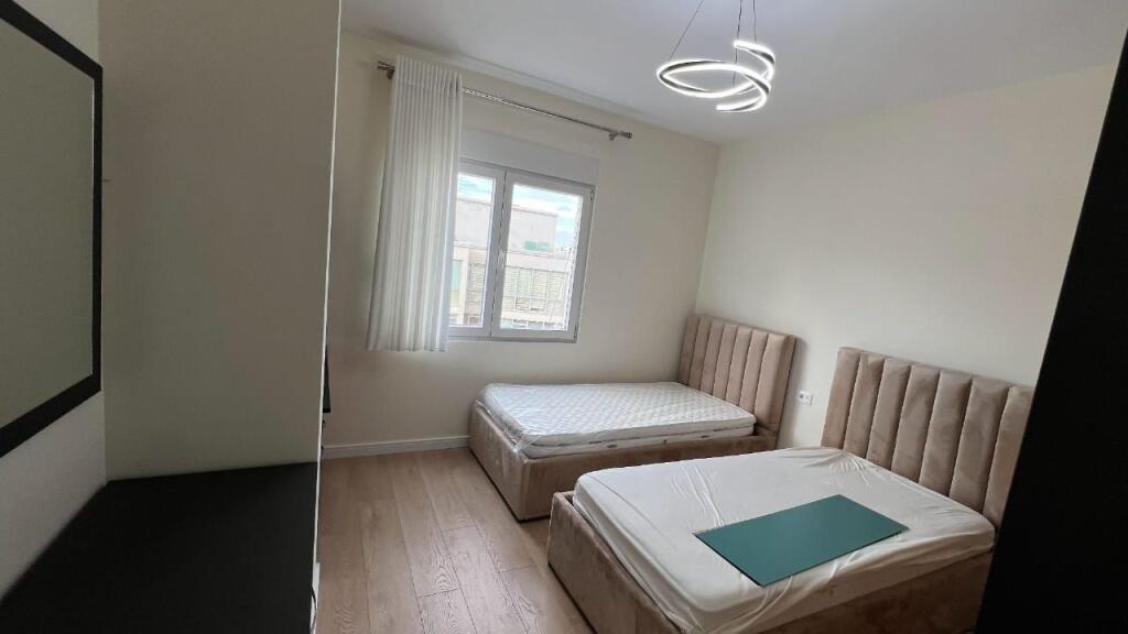 Apartament 2+1per Qira Komuna E Parisit