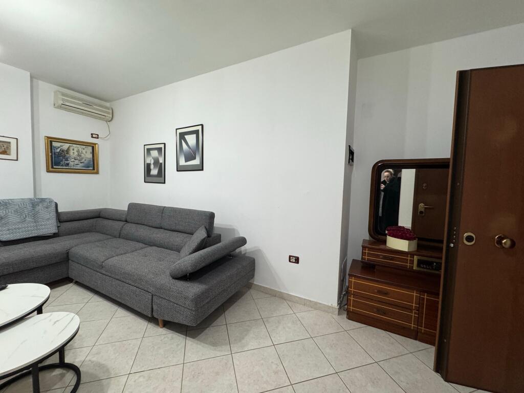 Apartamenti 2+1+2, Astir!