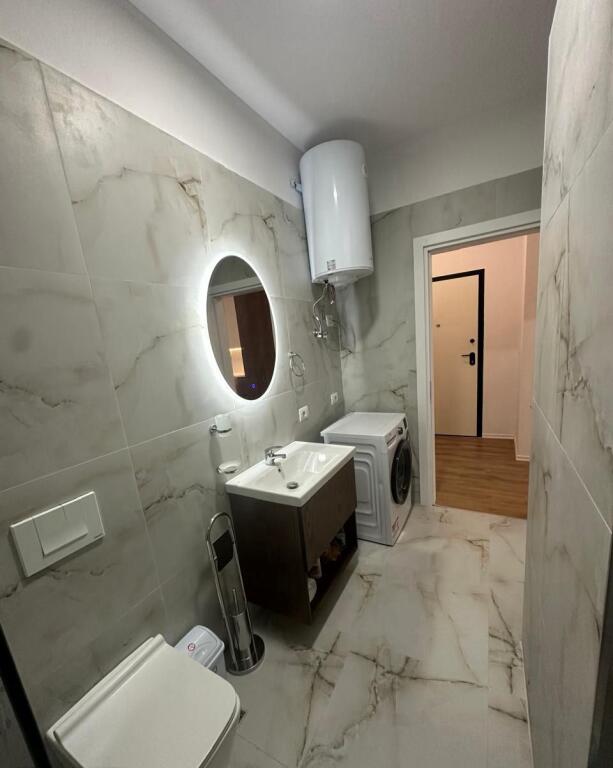 Appartamento 2+1+balcone in affitto 900€ Zogu i Zi, di fronte a Ringu