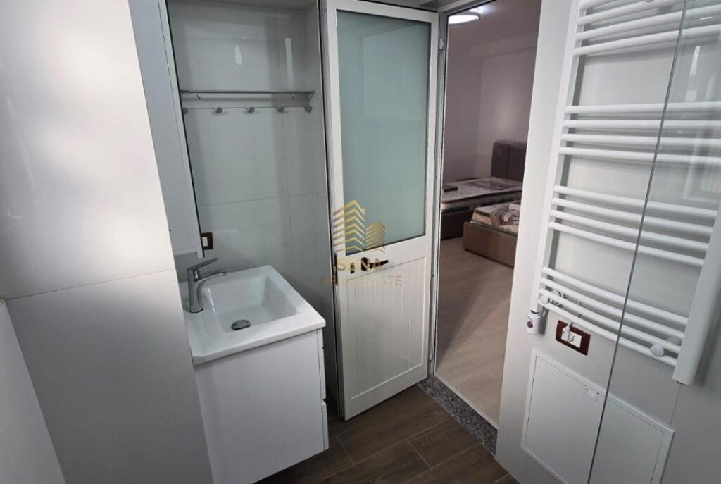 Affitto, Monolocale + Balcone, Centro, 55.000 ALL/mese