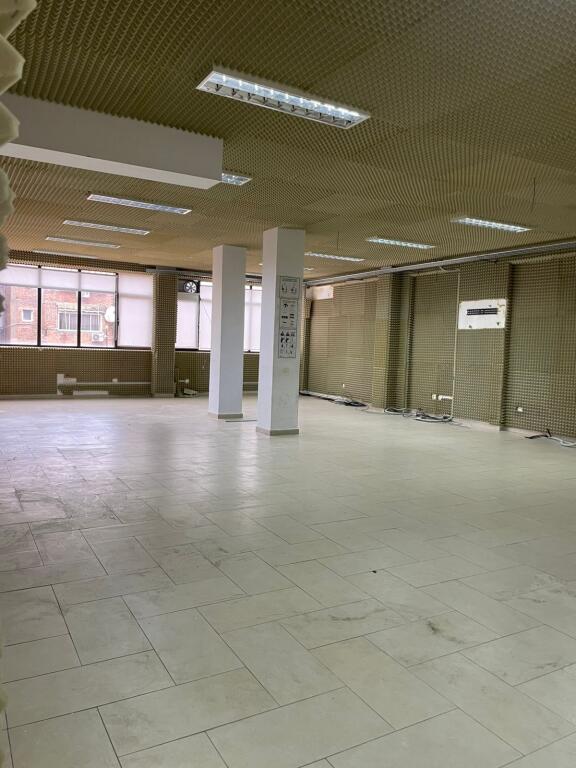 Ambient biznesi me qira tek Rruga e Elbasanit