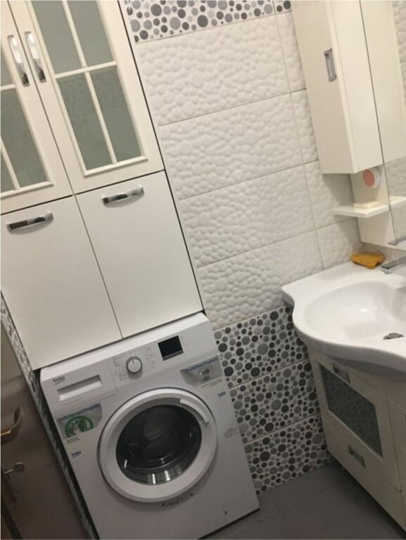 Tirane mbi Shkollën e Baletit Jepet me Qera Apt 1+1+A+BLK Kati i 2, 62 m2, Çmimi 40,000 Leke/Muaj.