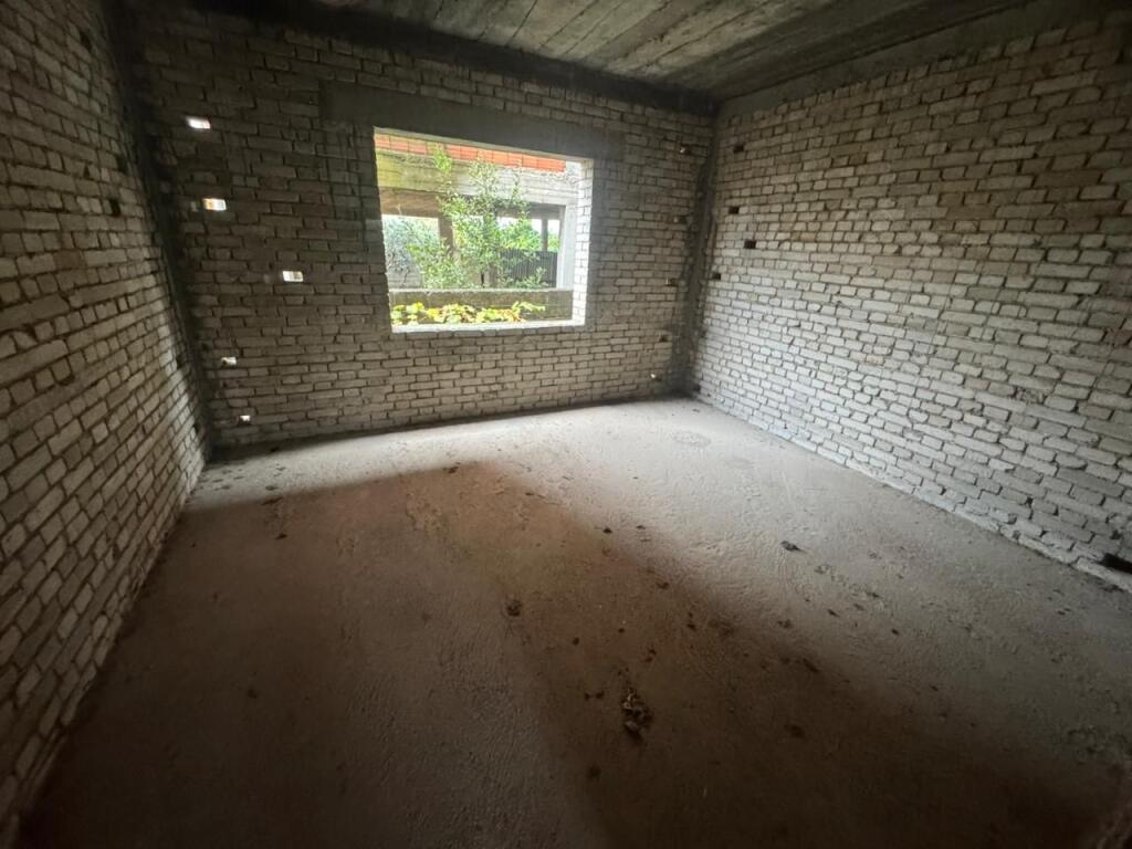 Vendesi edificio di 3 piani, Via Nuri Kello, vicino a Via Jordan Misja