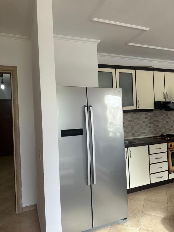 2+1,i mobiluar te usluga stacion treni,cmimi 600 euro me parkim