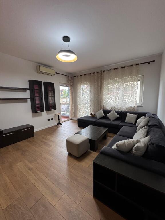 Shitet,Apartament 2+1+2 Oxhaku,Tirana.