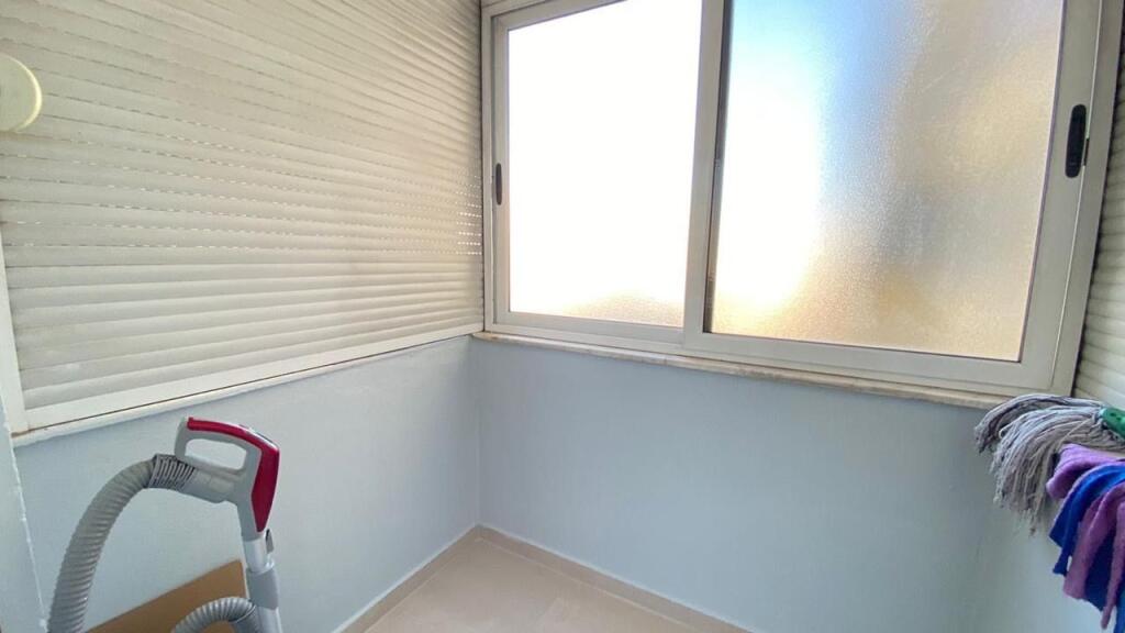 2+1,e mobiluar te rruge e barrikadave,750 mije leke