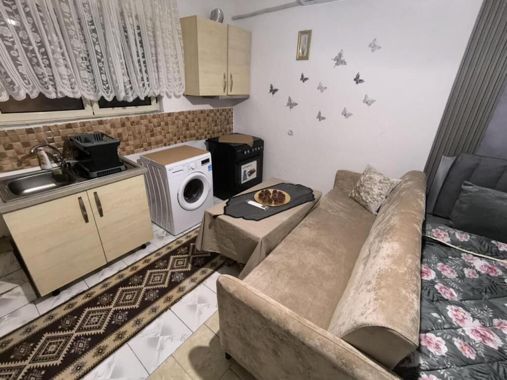 Jepet me qira garsoniere në kinostudio