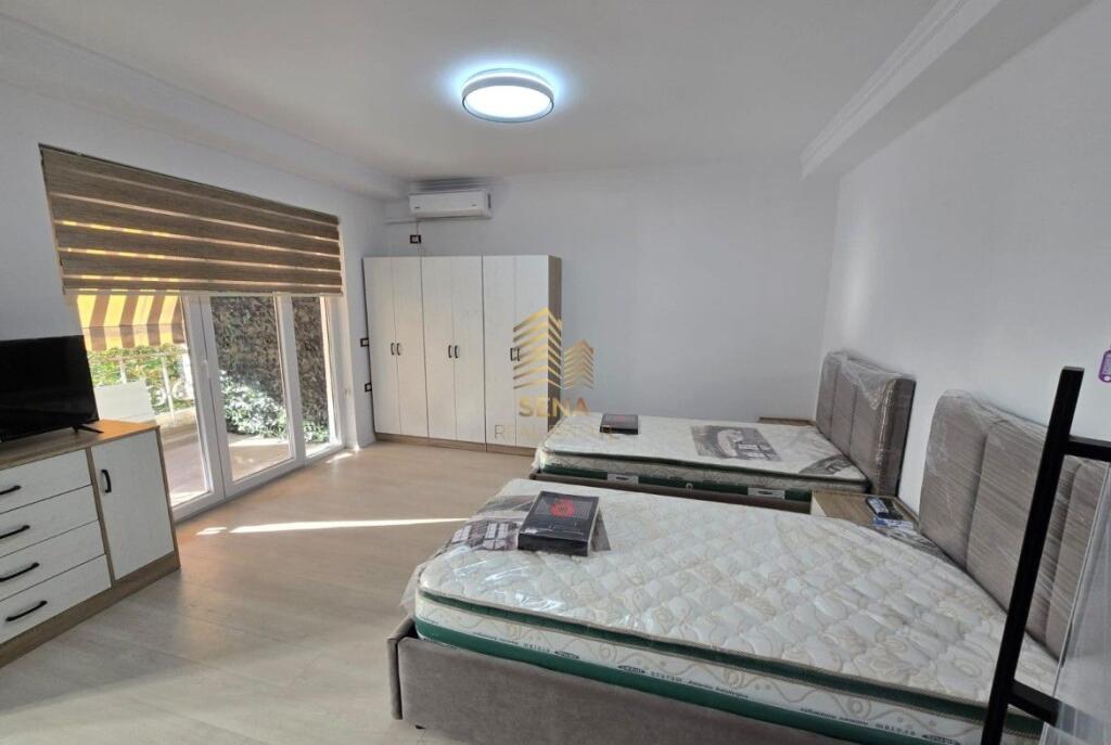 Affitto, Monolocale + Balcone, Centro, 55.000 ALL/mese