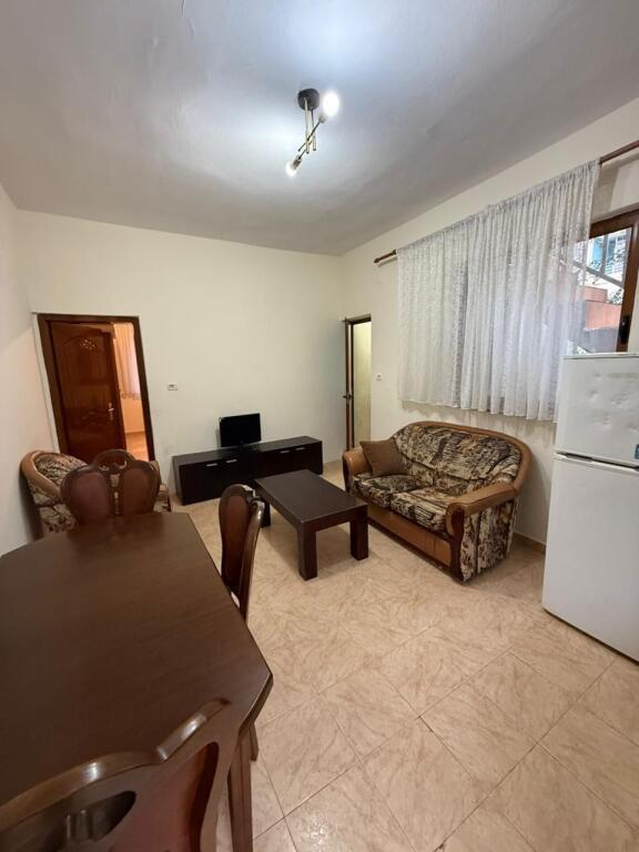 🏠 Jepet me Qira – Kati i Dytë i një Shtëpie Private