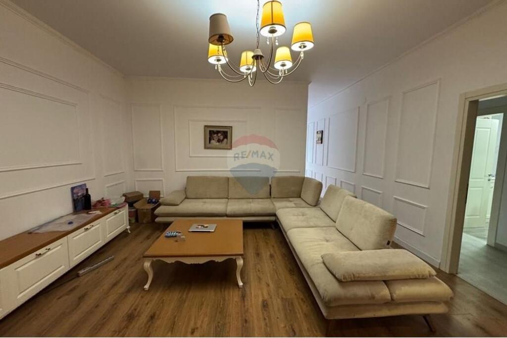 Apartament me qira 3+1 në zonën e Bllokut, Tiranë
