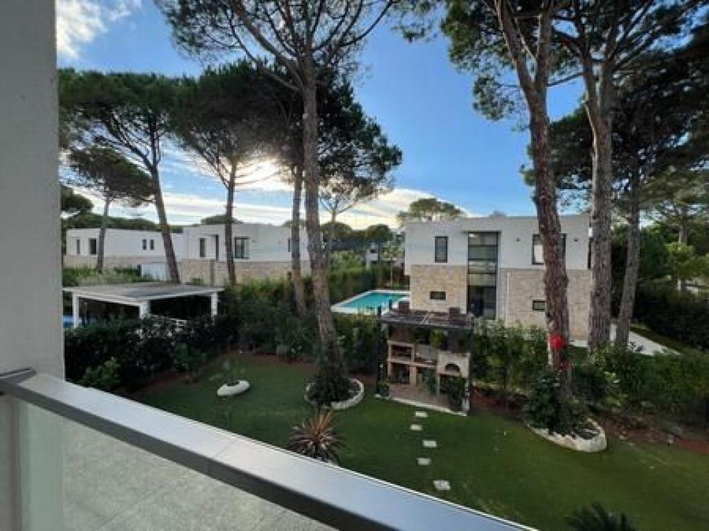 Shitet, Vilë individuale San Pietro Residence, Gjiri I Lalëzit.