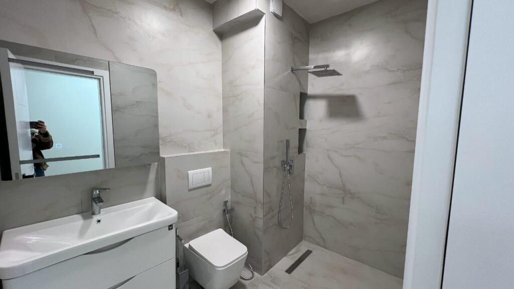 Apartament 2+1per Qira Komuna E Parisit