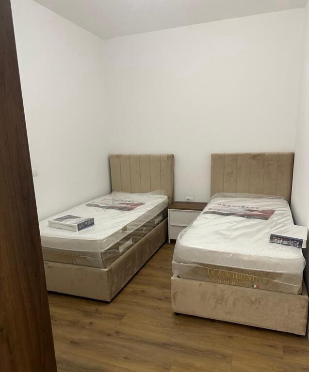 Appartamento 2+1+balcone in affitto 900€ Zogu i Zi, di fronte a Ringu