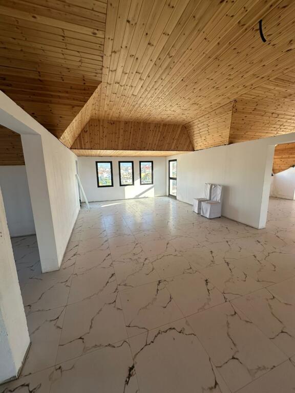 Jepen me qera 2 kate per Ambjent Biznesi , Paskuqan 2 rruga Abdyl Elmazi 1500 Euro