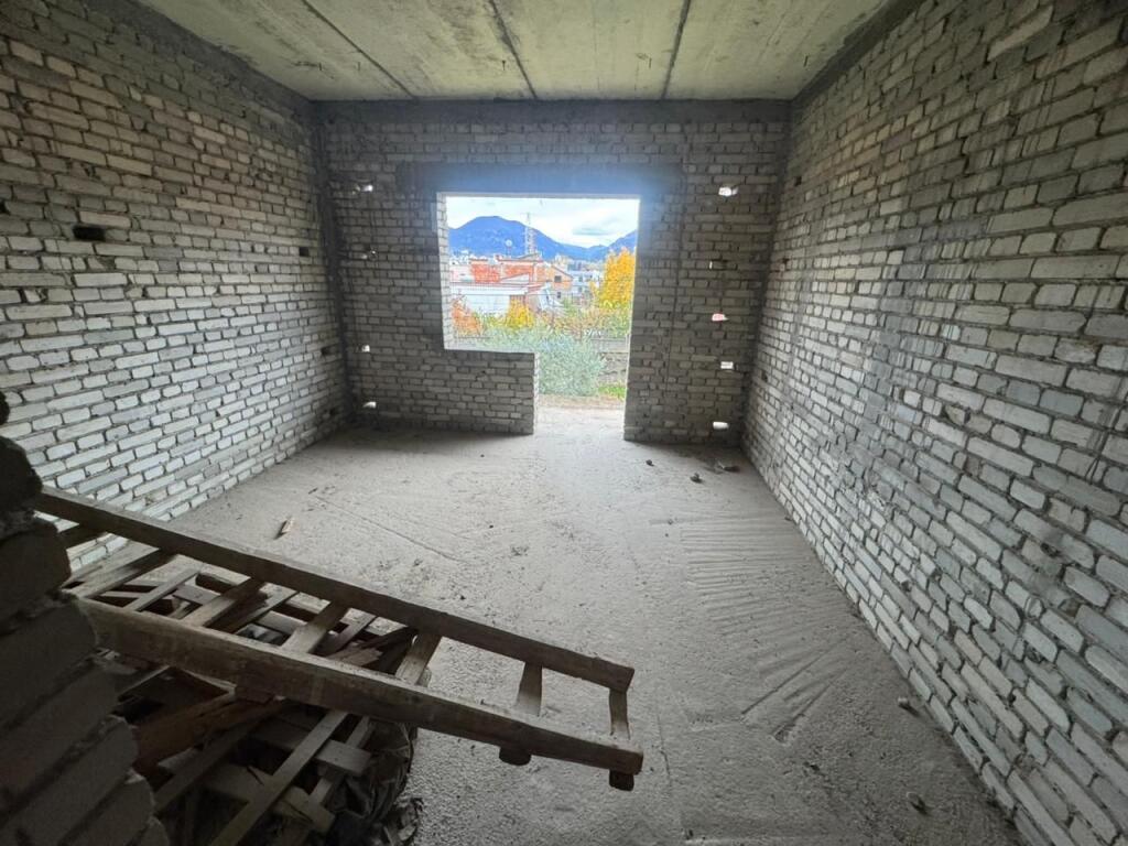 Vendesi edificio di 3 piani, Via Nuri Kello, vicino a Via Jordan Misja