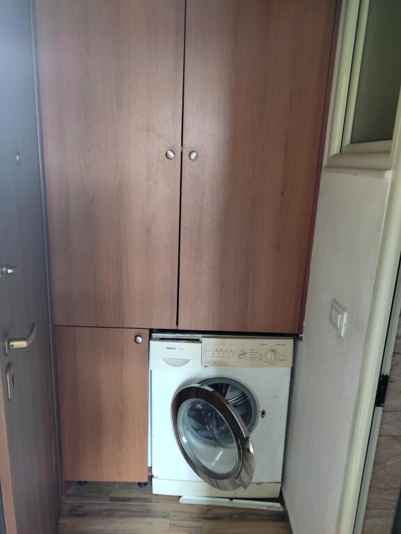 APARTAMENT 1+1. 30000 LEKE.ISH TREGU ELEKTRIKE.