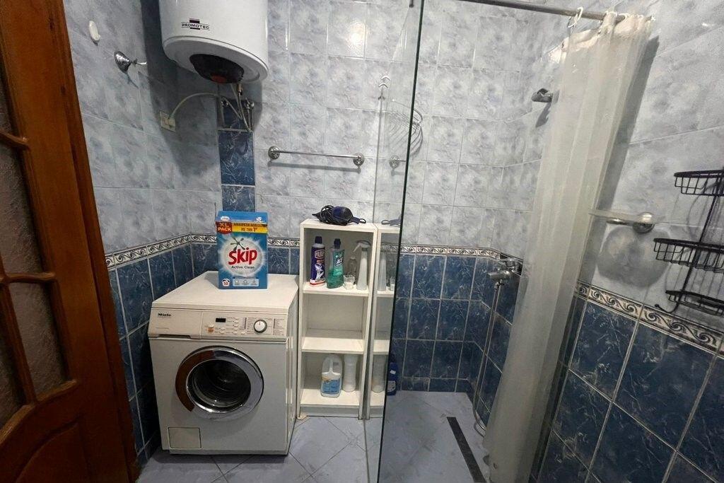 Apartament 2+1 me Qira pranë Gjimnazit “Partizani” – Totalisht i Mobiluar