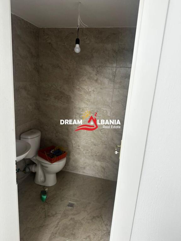 Jepet dyqan me qera tek Ish Fusha Aviacionit (id 42711148).