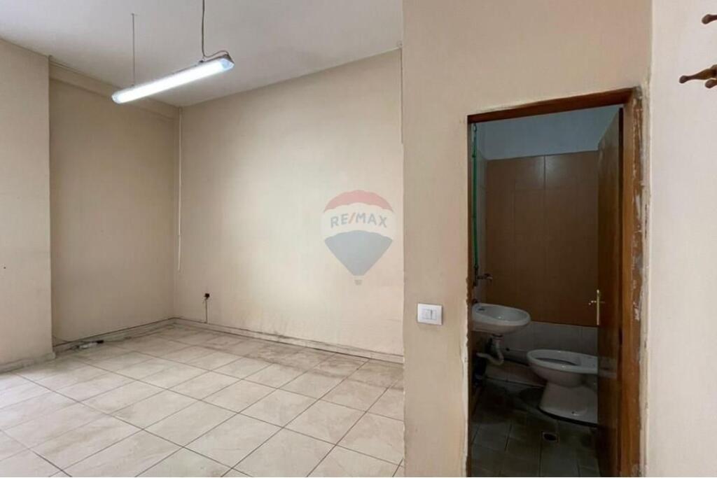 Jepet me qira dyqan prane shkolles Osman Myderizi !