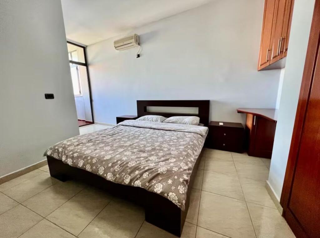 SHITET APARTAMENT NE QENDER 2+1+2