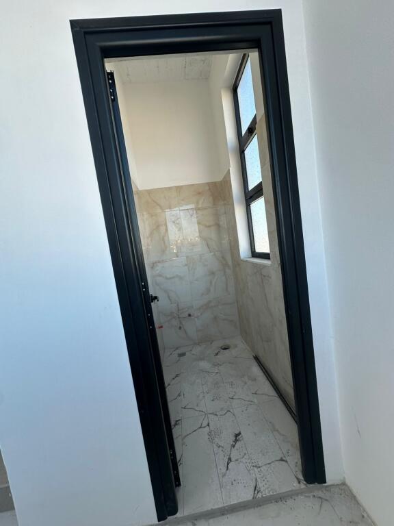 Jepen me qera 2 kate per Ambjent Biznesi , Paskuqan 2 rruga Abdyl Elmazi 1500 euro te dy katet