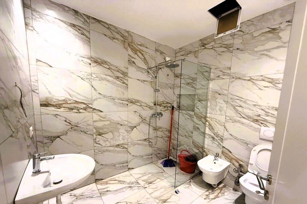 Apartament me Verandë në Shitje në Lake View Residence, pranë Rrugës së Kosovareve!