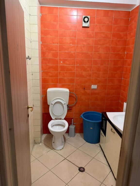 Jepet apartament me qera 2+1​ rruga Kavajes