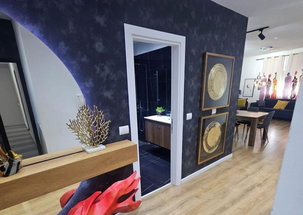 Shitet Apartament 2+1+2 Komuna e Parisit / German Computers