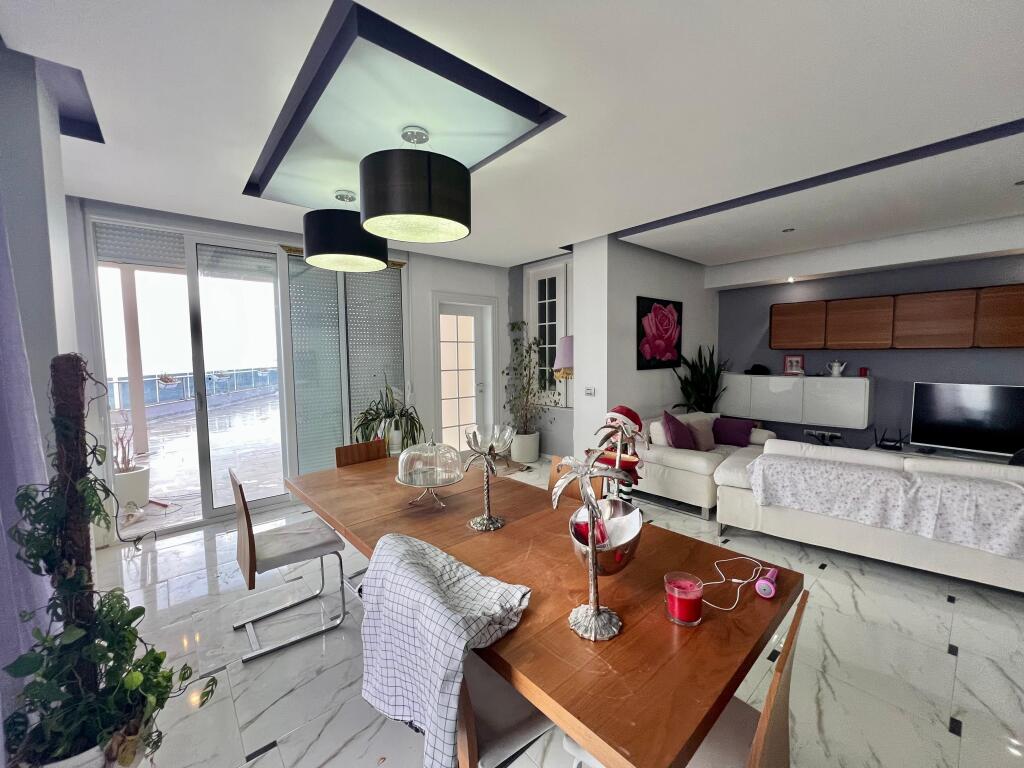 Penthouse Per Shitje Tek Marina Bay Vlore