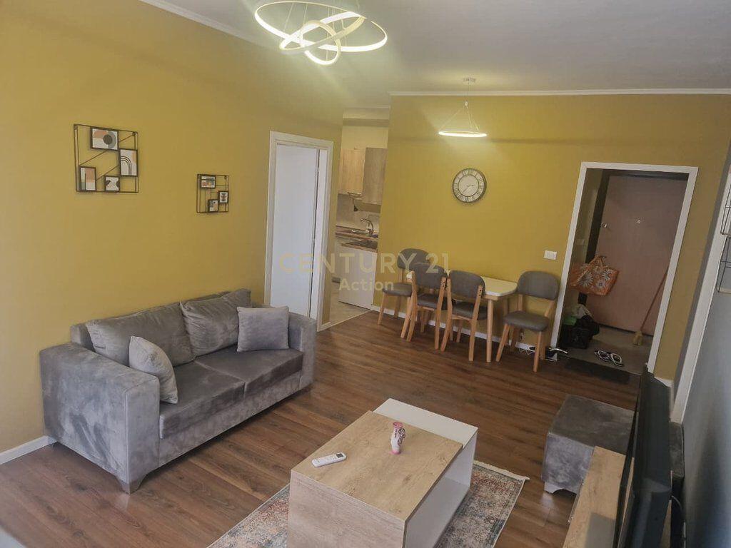 APARTAMENT 2+1 ME QIRA, TEK BULEVARDI ZOGI PARE