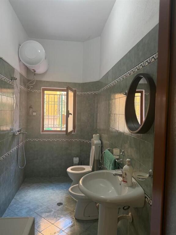 Jepet me qera garsoniere e mobiluar Ministrise se Drejtesis tek Bulevardi Zogu I.