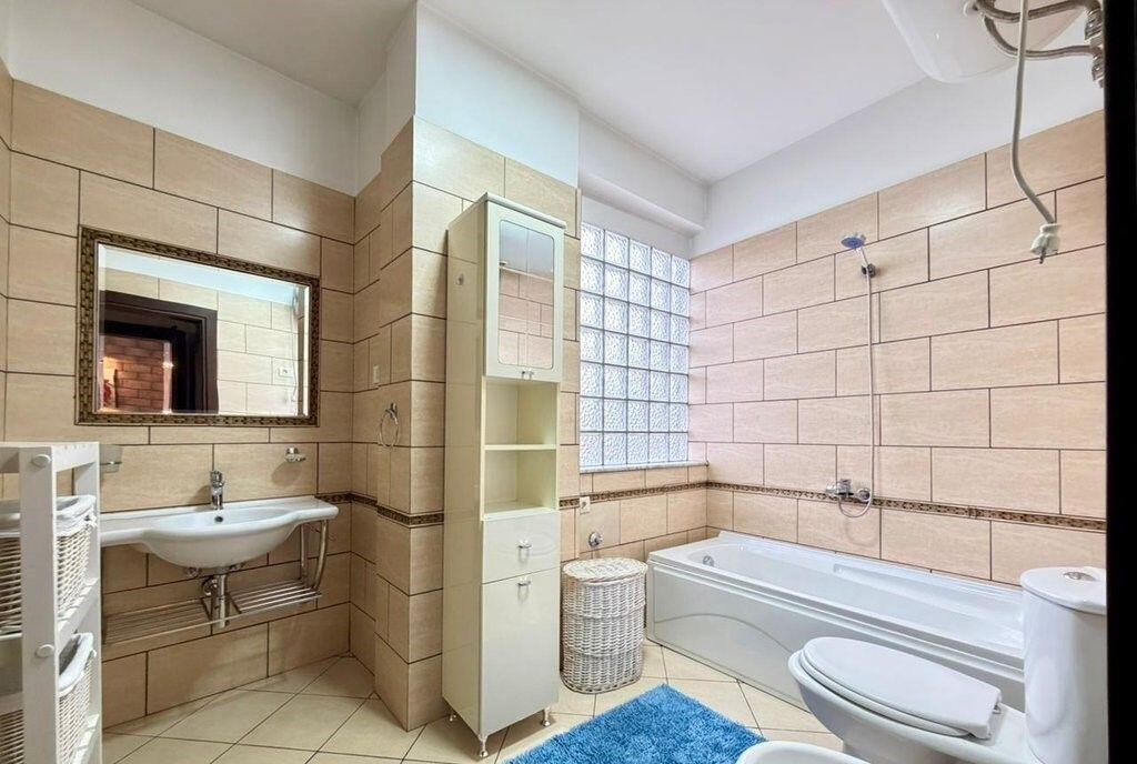 Apartament 2+1+2 për Qira përballë Hipotekës – Hapësirë e Bollshme në Lokacion Strategjik