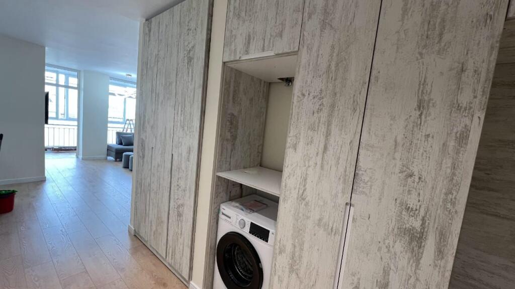 Apartament 2+1per Qira Komuna E Parisit