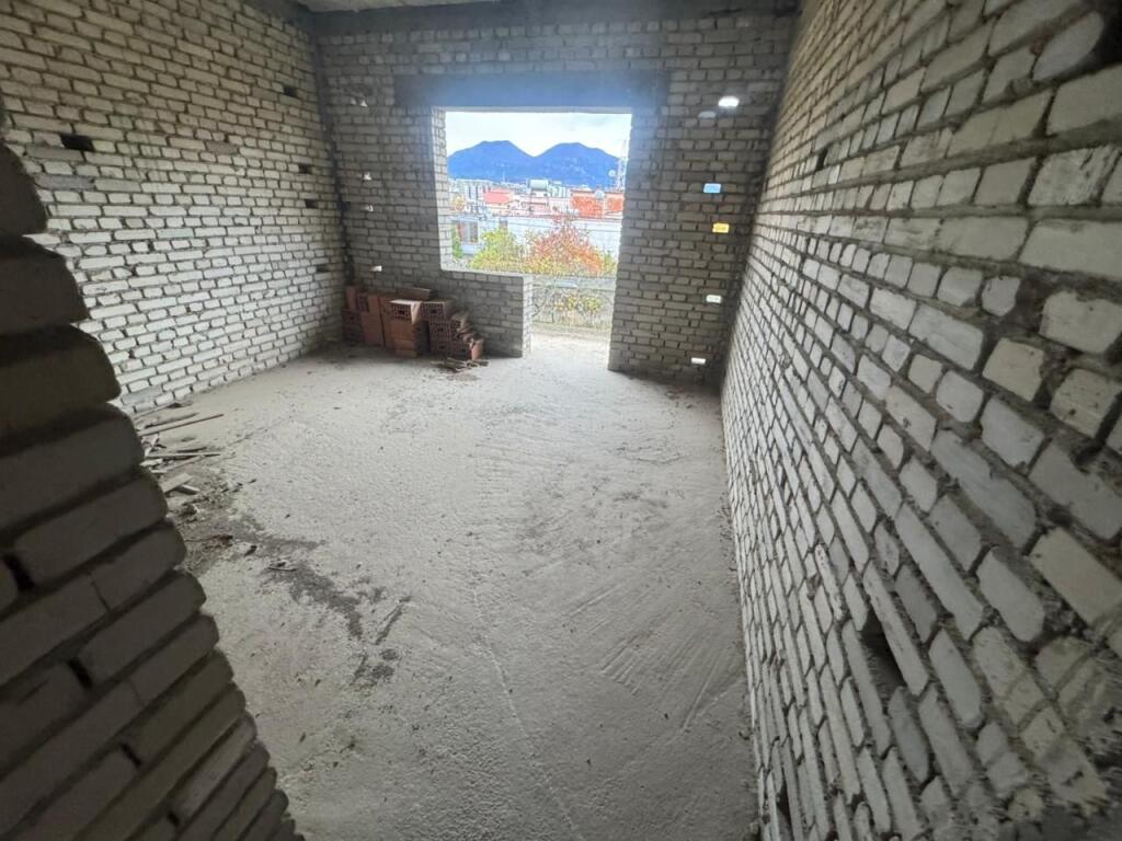 Vendesi edificio di 3 piani, Via Nuri Kello, vicino a Via Jordan Misja