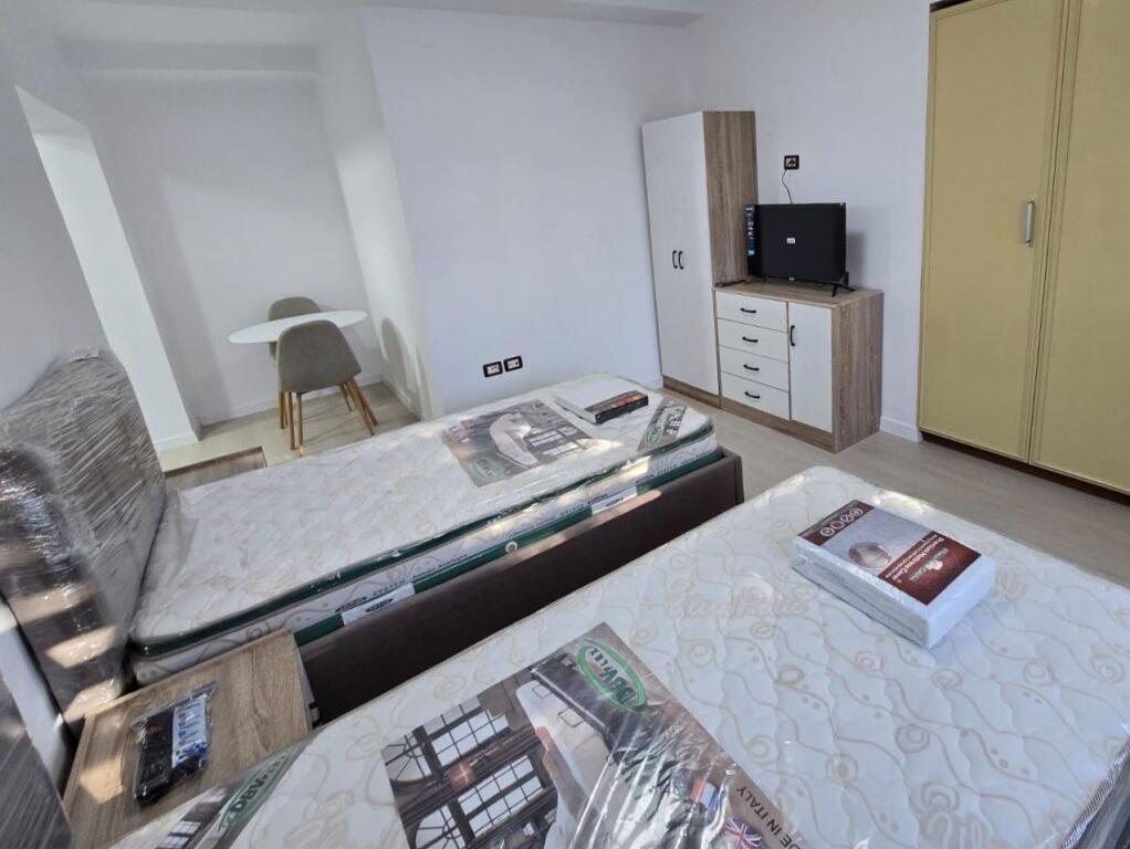 Garzonjere  me qera pas Muezut Kombetar    13883        