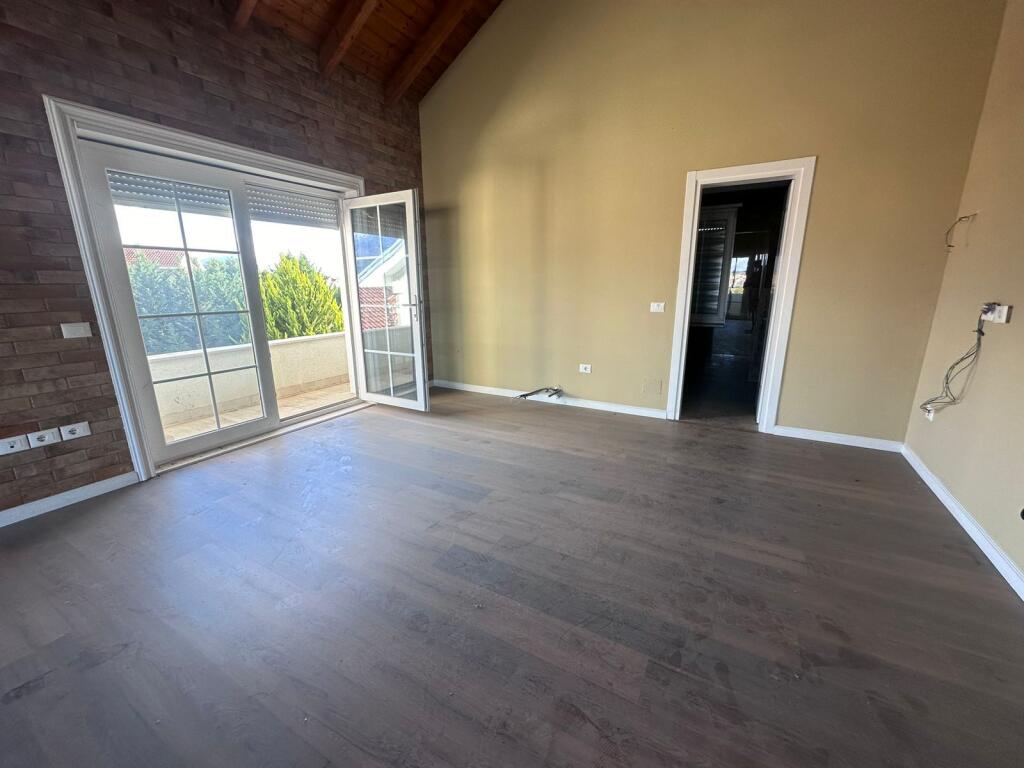 Vilë për qera  në zonën e Mjull Bathores  